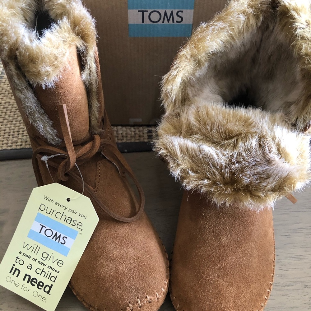 TOMS Women's Tan Fur-Lined Boots